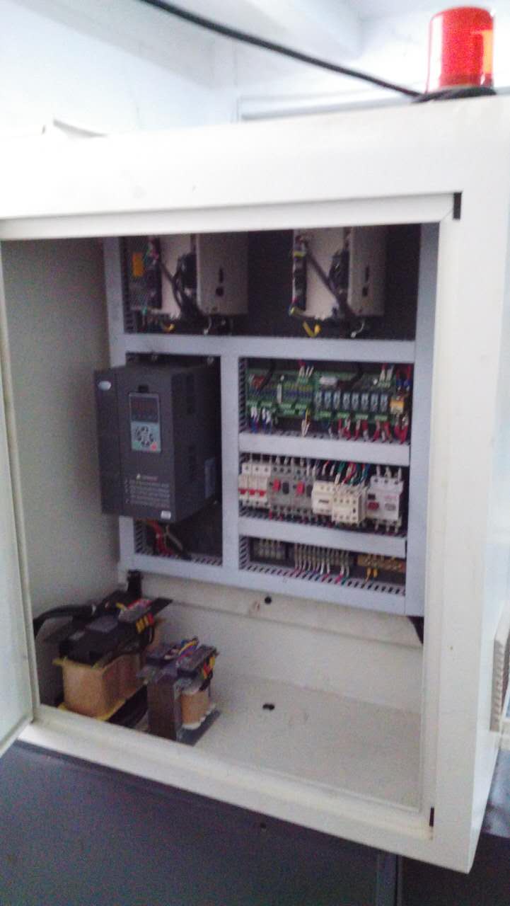 凱（kǎi）恩利數控車床機電器（qì）部分