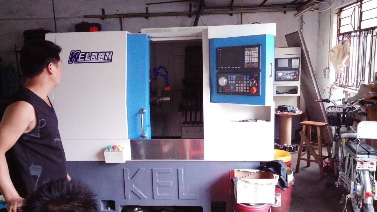 黃步鵬老板在雁田看機的照（zhào）片