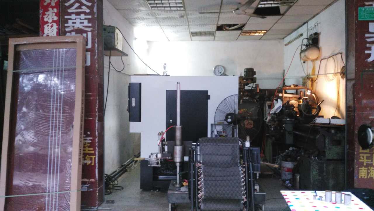 黃步鵬老板（bǎn）的 CKX6146ED (46標準刀塔機（jī））放置現場所