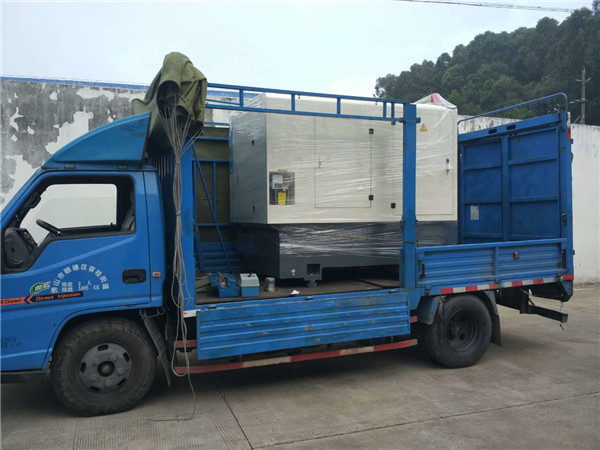 裝車完畢,把機床運往客戶處