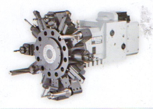 采用台灣六鑫八工位液壓旋轉刀塔，定位精度高（gāo）、故障率低、換刀快（kuài），就近（jìn）換刀（dāo）。