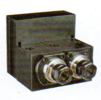 控製係統及主軸電機采用伺服主（zhǔ）軸，加（jiā）裝兩軸徑向或軸向伺服動力頭。可實現主軸360度任意分度定位（wèi），鑽（zuàn）、攻、銑功能（néng）。