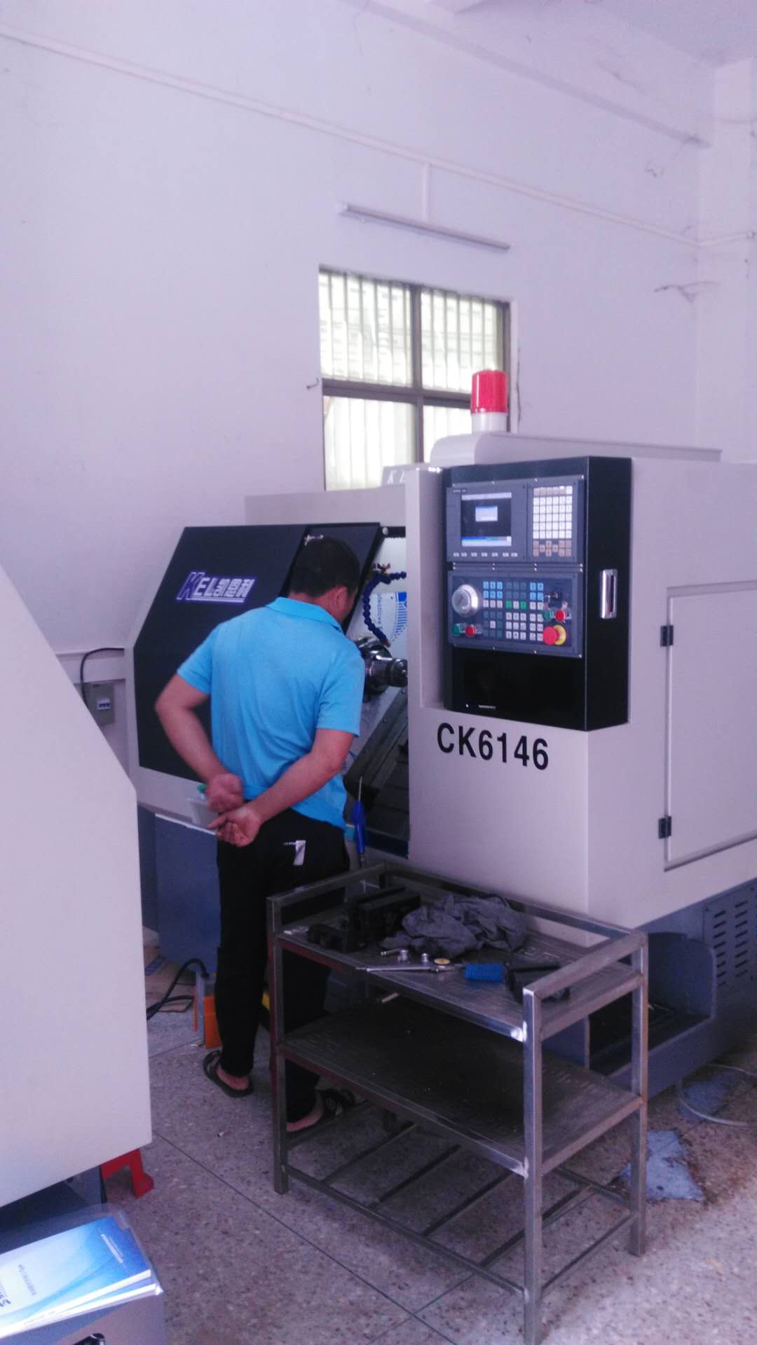 凱恩利安裝完（wán）後，觀（guān）察加工的情況