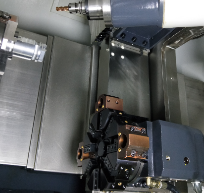 標準配置為伺服刀塔,再配置車銑銑削機構、實現（xiàn）4+1軸車銑複合加工或5軸加（jiā）工。