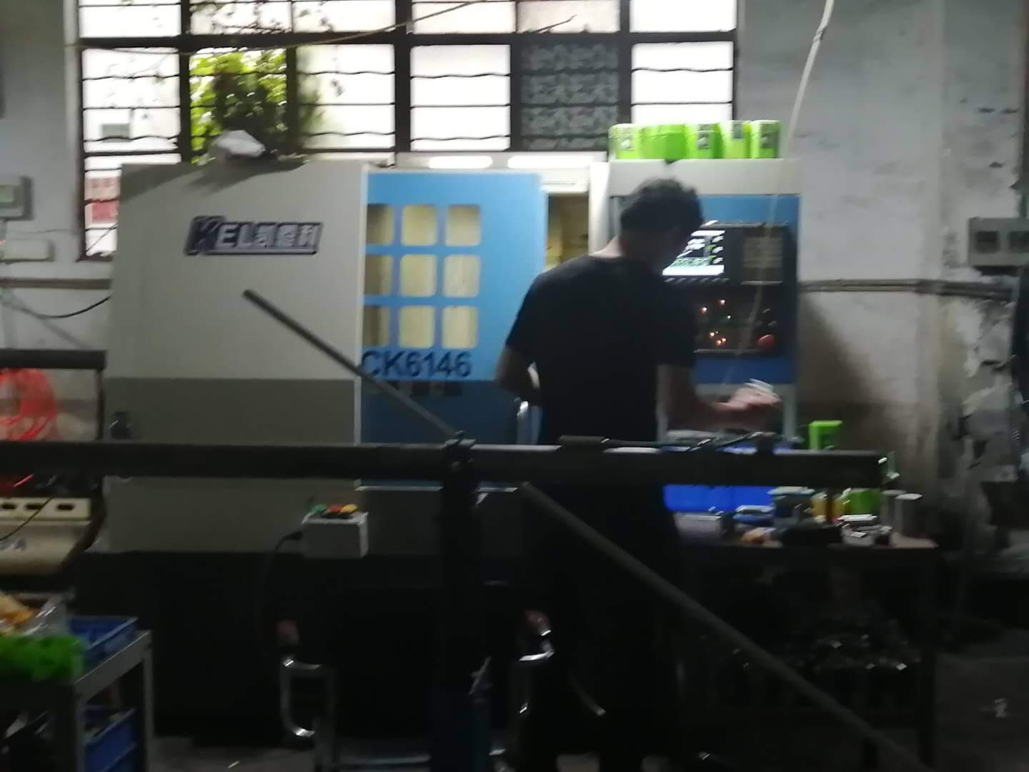  石老板使用凱恩利數控車床加工產品中